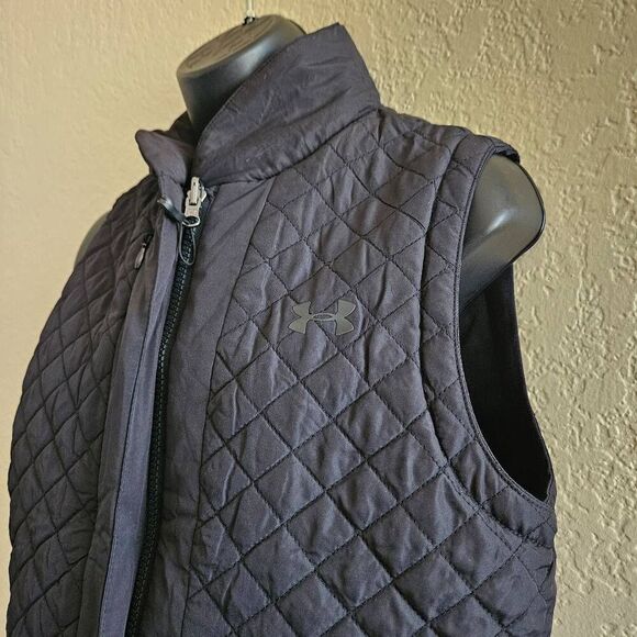 Under Armour Reversible Iowa Hawkeyes Vest - Picture 9 of 12